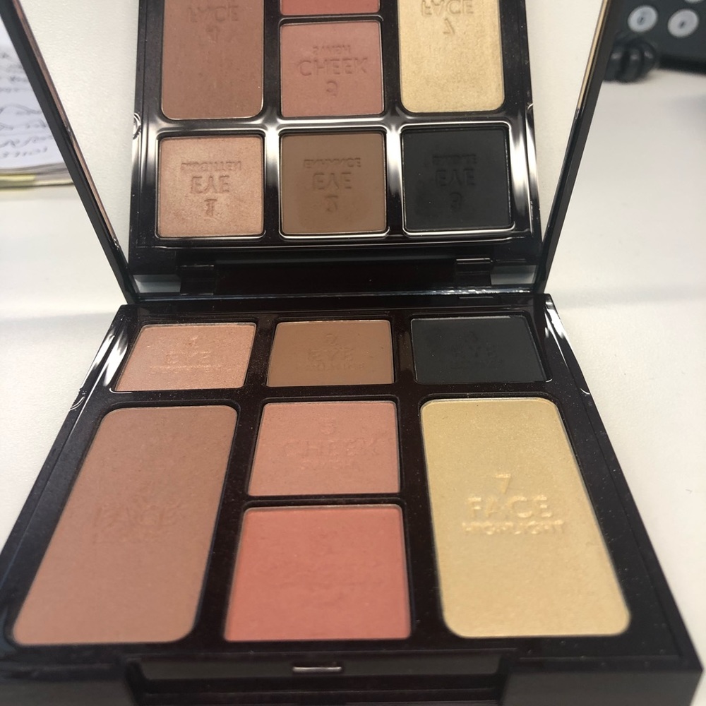 Charlotte Tilbury Look in a Palette